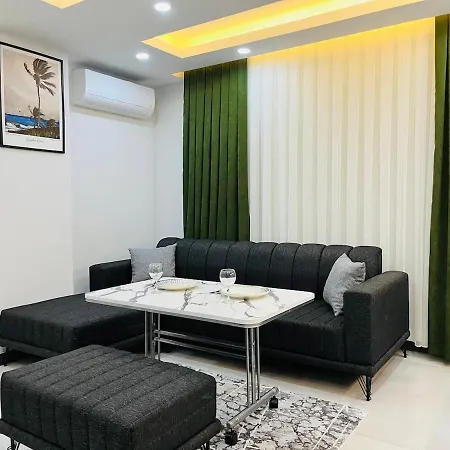 13 Luxury With Elevator In The Center