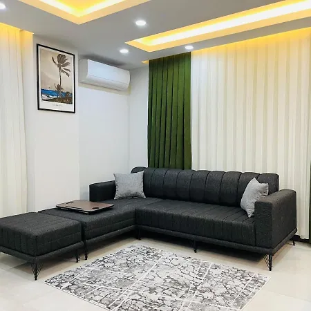 13 Luxury With Elevator In The Center