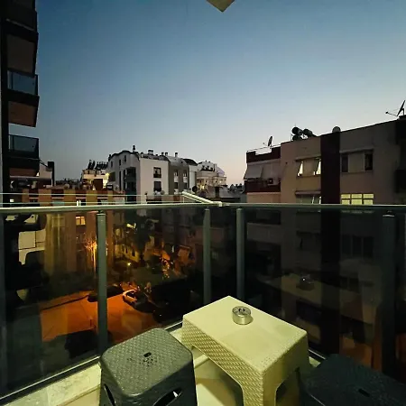 13 Luxury With Elevator In The Center