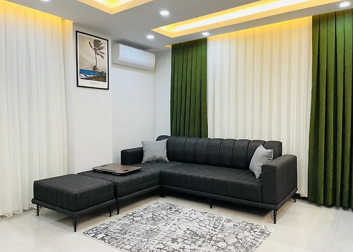 13 Luxury With Elevator In The Center