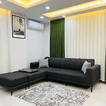 13 Luxury With Elevator In The Center